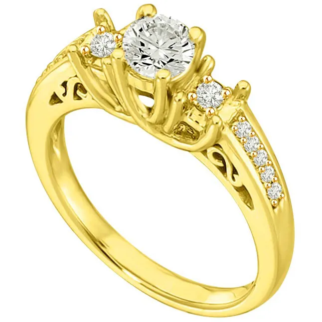 0.90 TCW G/VVS1 Diamond Engagement Ring with Accents (0.90GVVS1-D15)