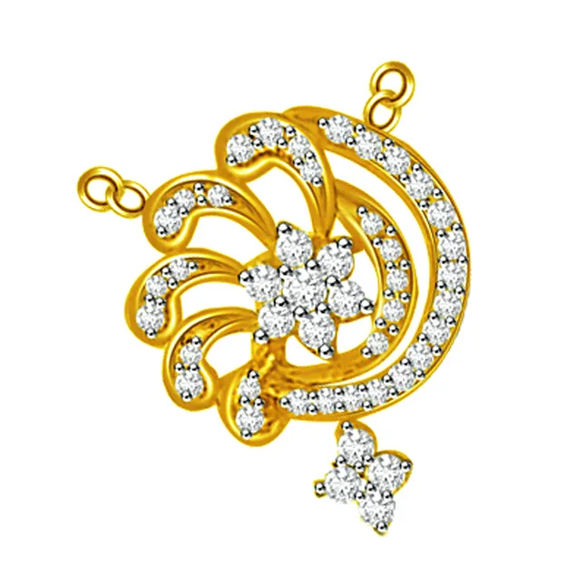 Circular Playful Yellow Gold Diamond Pendant (DN183)