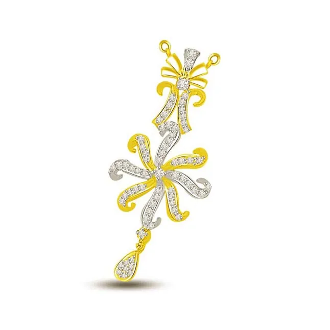 6 Leaves Flower & Droplet Diamond & Gold Pendant (DN259)