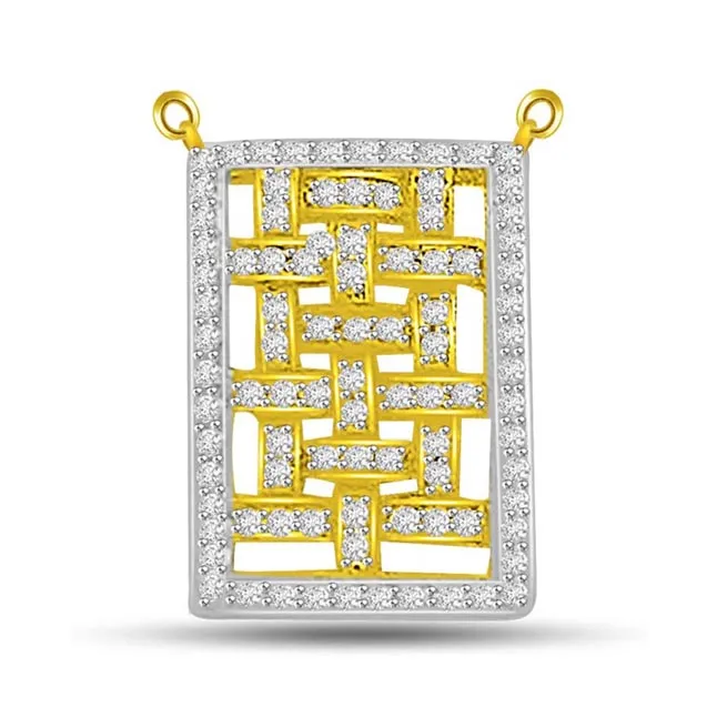 Diamond Weave Patterned Beautiful Pendant In Gold (DN389)