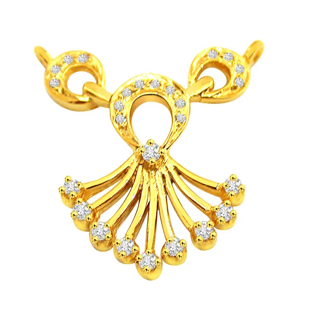 A Very Trendy Diamond & Gold Necklace Pendant (DN51)