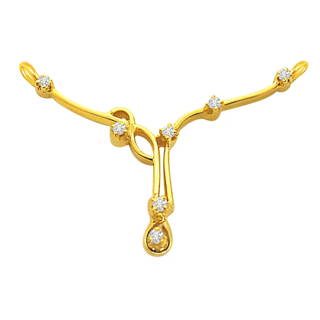A Very Trendy Diamond & Gold Necklace Pendant (DN53)