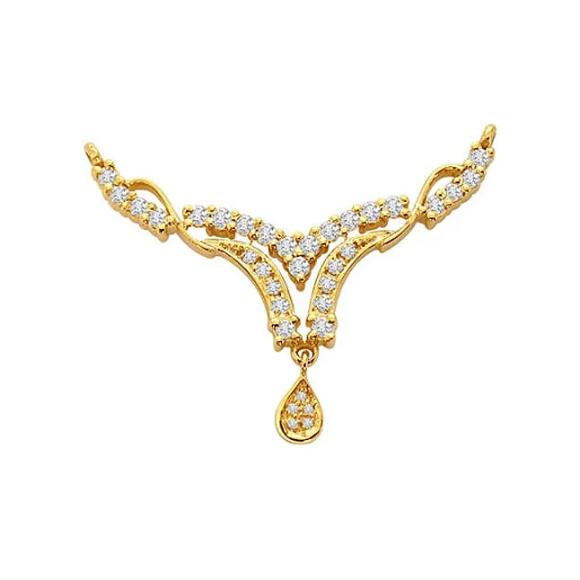 An Elegantly Designed Diamond & Gold Necklace Pendant (DN61)