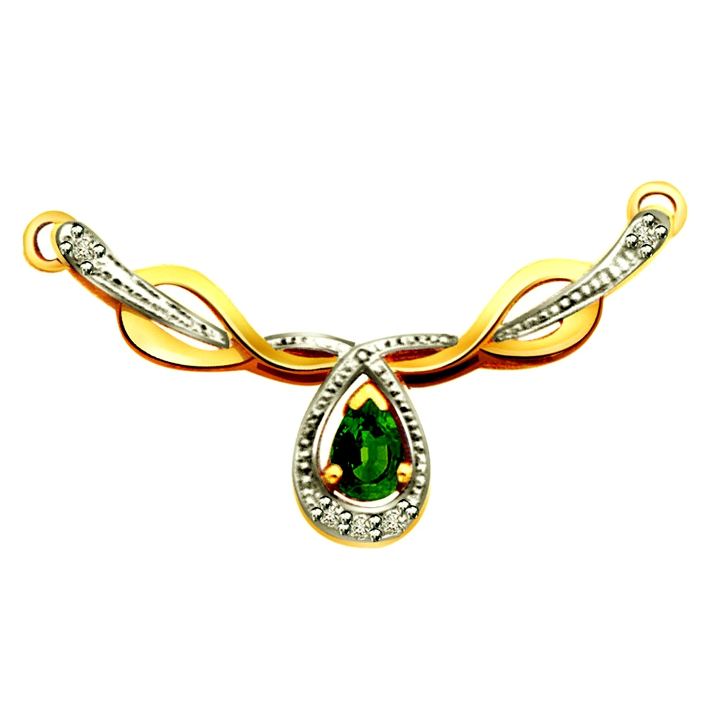 Greener Sparkling Diamond & Emerald Necklace Pendants Necklaces
