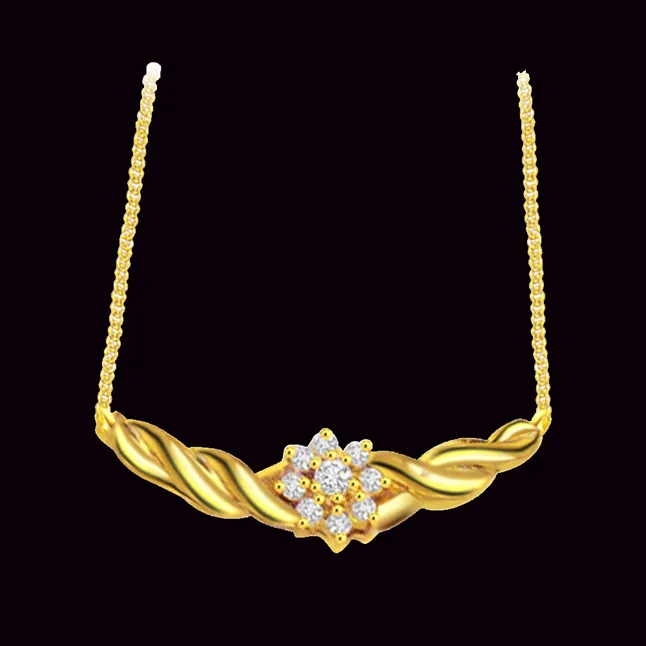 Floral Circle 0.25 cts Flower Design Diamond Necklace 18K Pendant (DN167)