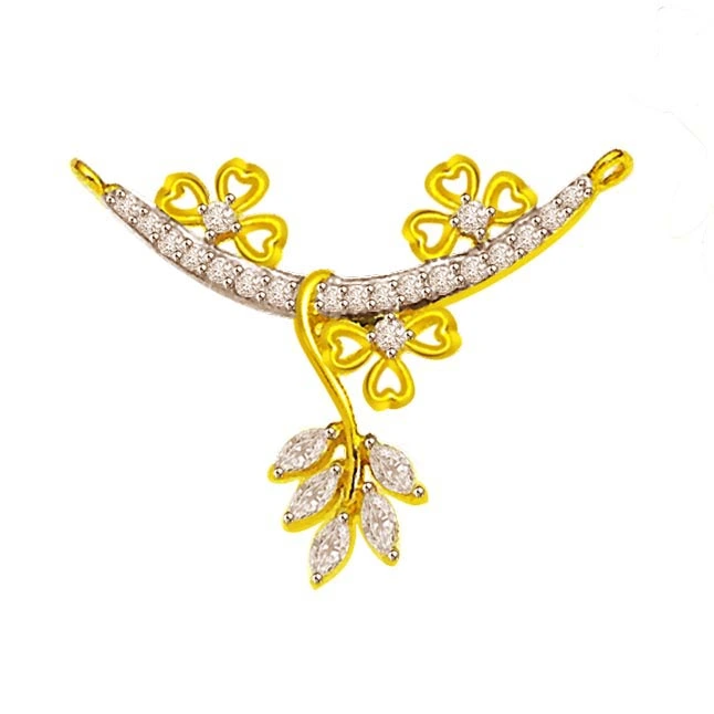 Twinkling Flower 0.55 cts Round & Marq Diamond 18K Pendants Necklaces