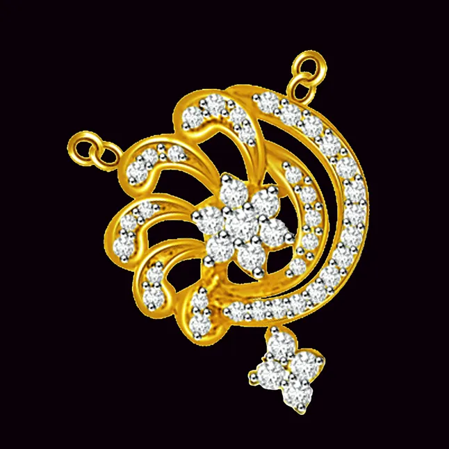 Circular Playful Yellow Gold Diamond Pendant (DN183)