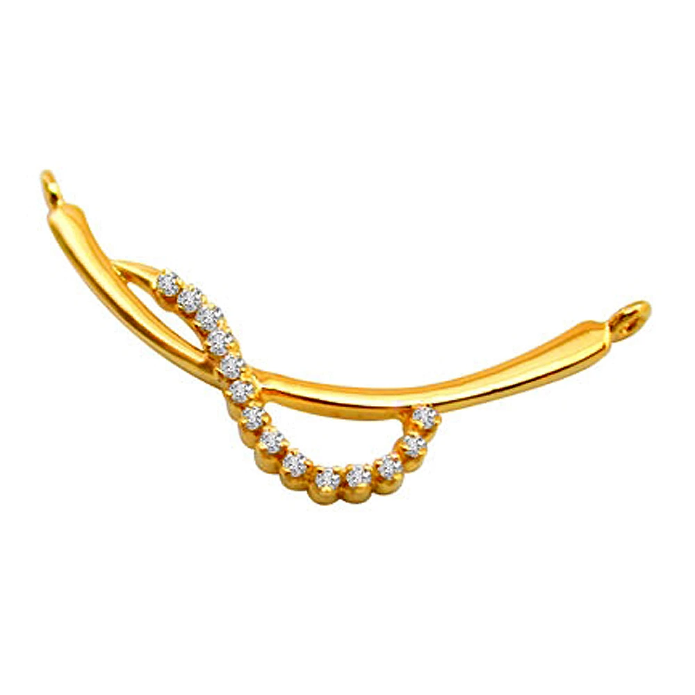 A Simple Gold & Diamond Necklace Pendants Necklaces