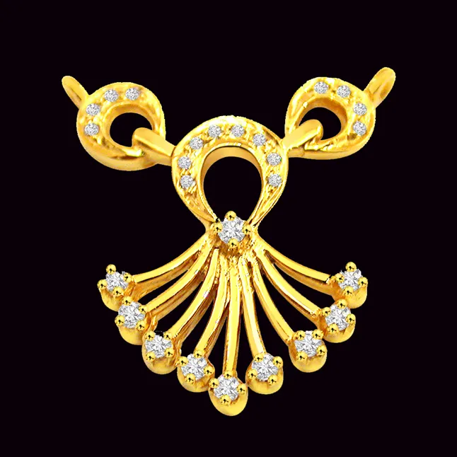 A Very Trendy Diamond & Gold Necklace Pendant (DN51)