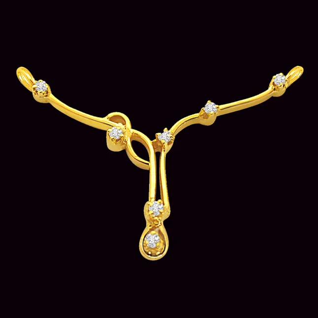 A Very Trendy Diamond & Gold Necklace Pendant (DN53)