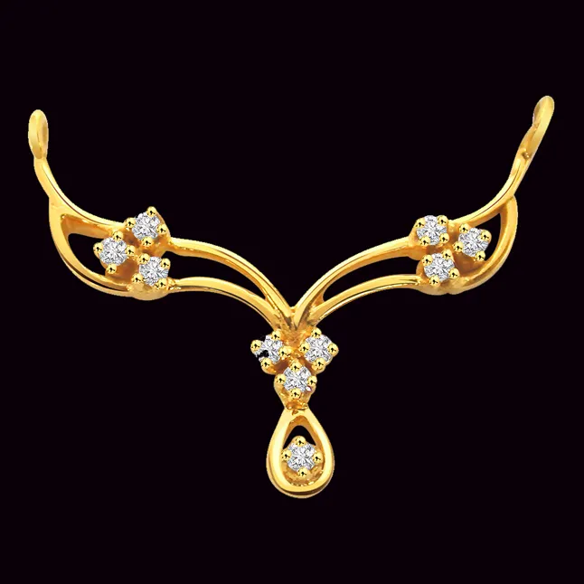 A Gorgeously Designed Diamond & Gold Necklace Pendant (DN54)