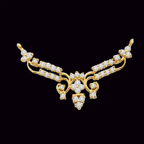 A Traditionally Designed Diamond & Gold Necklace Pendant (DN63)