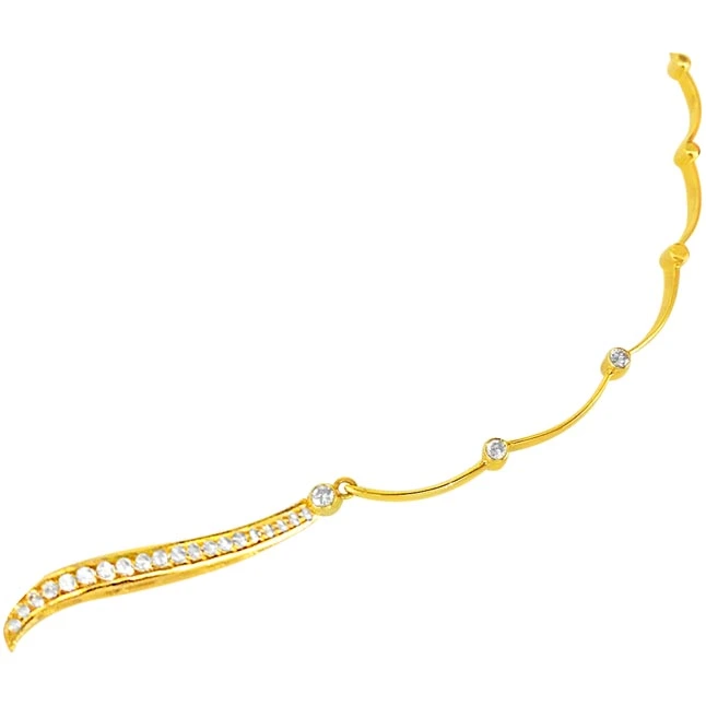 Flower Cut Elegant Diamond Necklace in 18K Gold (DS14)