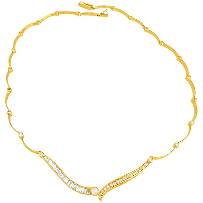 Flower Cut Elegant Diamond Necklace in 18K Gold -Yellow Gold
