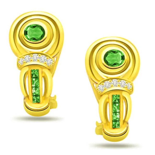 Royal Green Curve 0.07 cts Diamond & Emerald Earring (ER259)