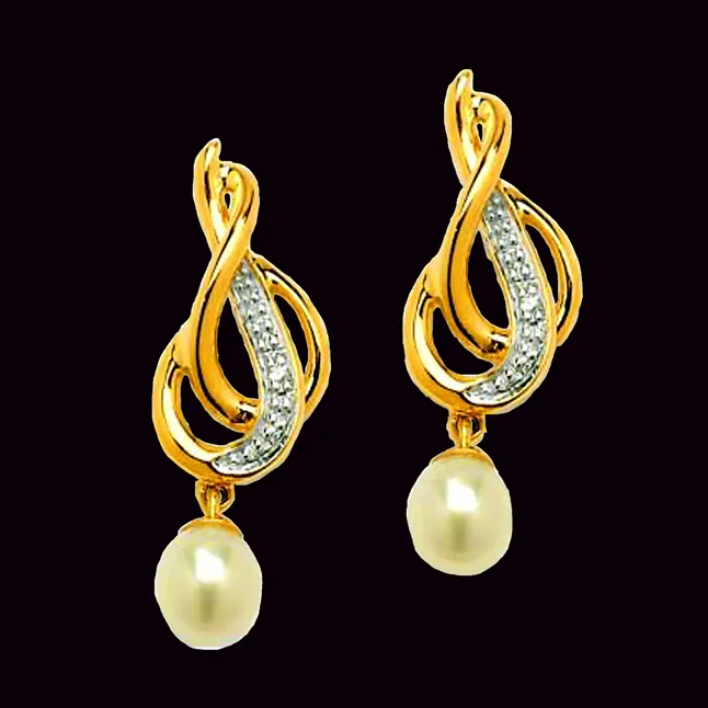 Queen's Favourite 0.15ct Diamond Pearl Earrings