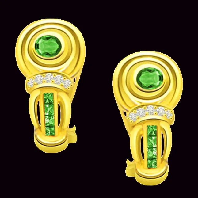 Royal Green Curve 0.07 cts Diamond & Emerald Earring (ER259)