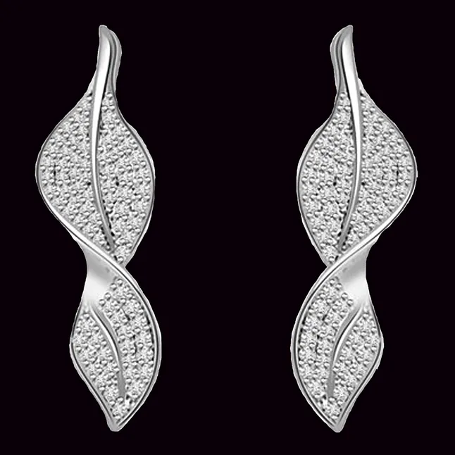 Elegance in Every Twist: Exquisite White Gold and Diamond Design