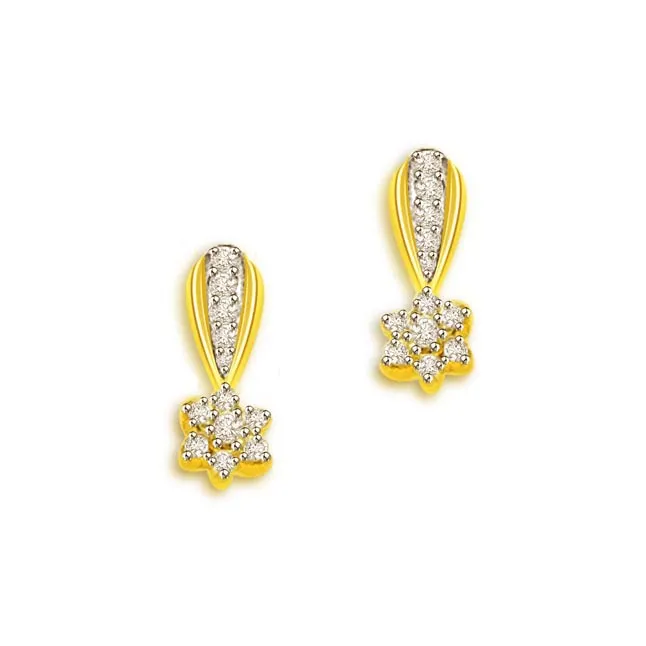 0.30 cts Flower Design 18K Diamond Earrings -Flower Shape Earrings
