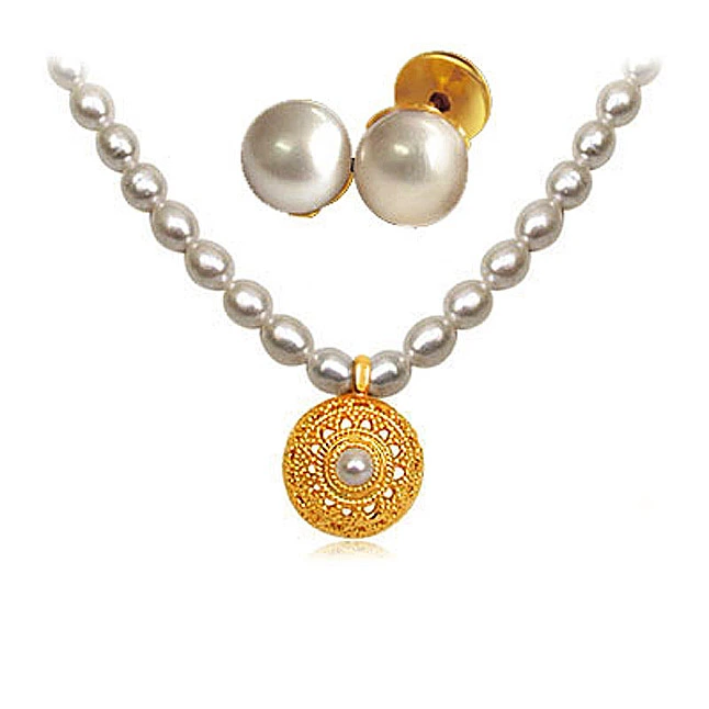 24kt Gold Plated Pendant & Freshwater Pearl Set (Hamper1028)