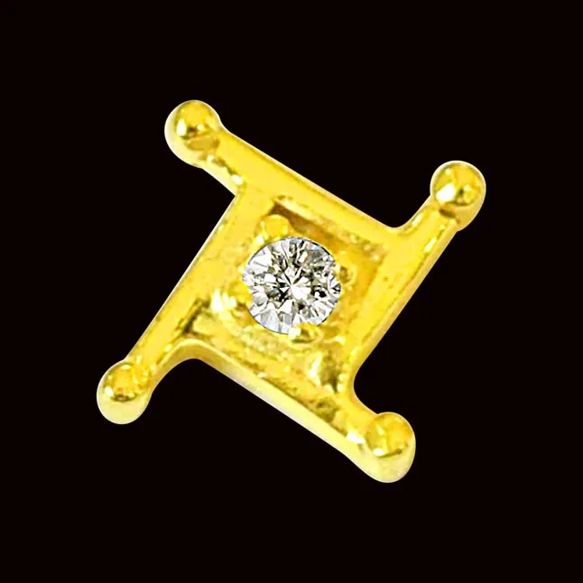 Square Shaped Real Diamond 18kt Yellow Gold Nosepin (NP16)