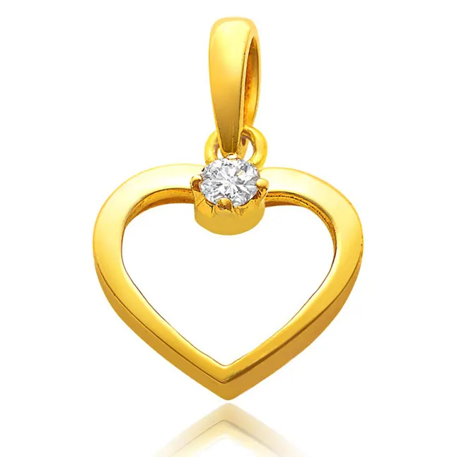 Evening Beauty Solitaire Real Diamond Pendant in 18kt Yellow Gold (P115)