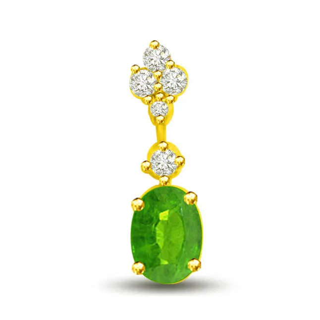 Holding Glamour 0.26 TCW Real Emerald And Diamond Pendant In 18kt Gold (P1168)