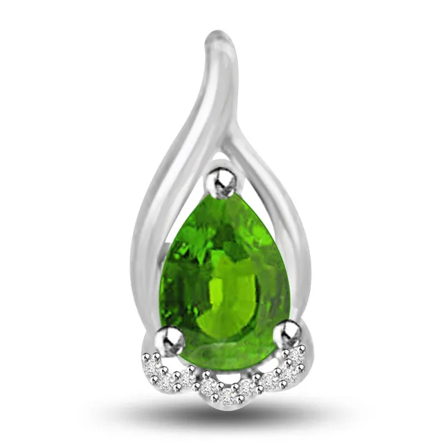 Queen of Emerald 1.09 TCW Real Emerald And Diamond Pendant In 14kt White Gold (P1170)