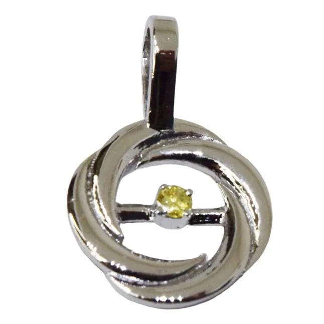 Rising Star Round Circle Shaped Diamond Pendant in 18kt Gold for Women (P1379)