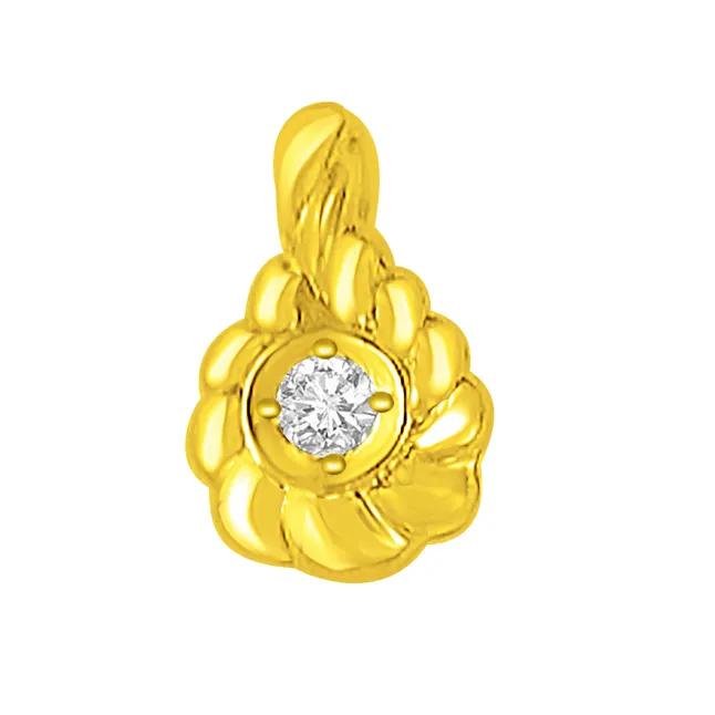 Rope Effect Love Drop -0.09 TCW Diamond embedded in 18kt Yellow Gold -Solitaire