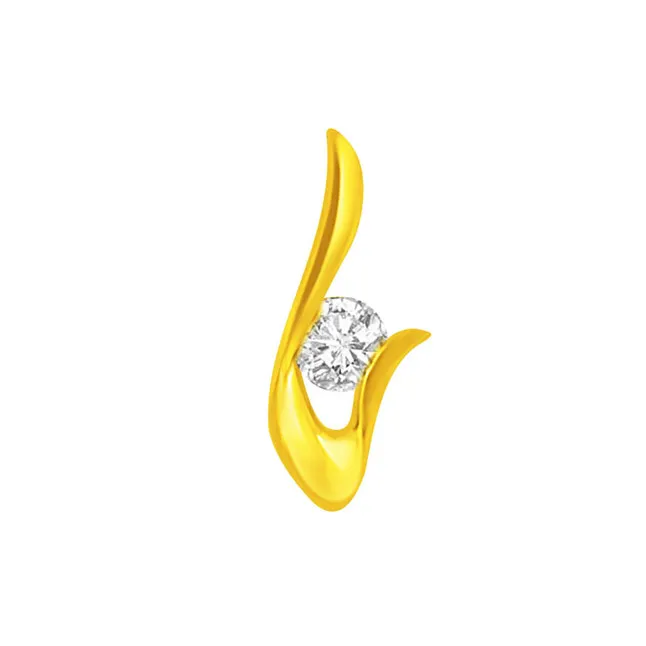 Exquisite Diamond Pendant in 18kt Yellow Gold