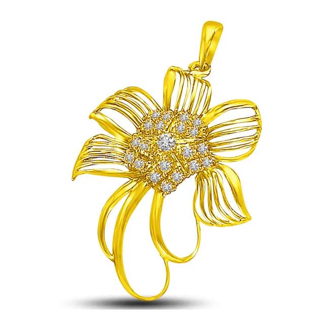 Exotic Flower Shaped Real Diamond & Gold Pendant (P854)