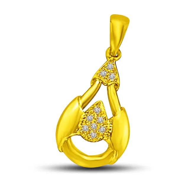 Twisty Affair Real Diamond in Pear Shaped Setting 18k Gold Pendant for My Love (P881)