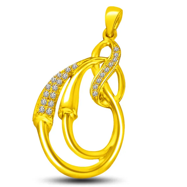 Curvacious Real Diamond & Gold Pendant for Beautiful You (P884)