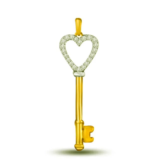 Key to my heart 0.10 cts Diamond Pendants
