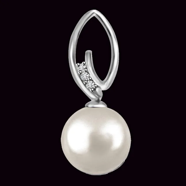 Exotic Real Pearl And Diamond Pendant In 14kt White Gold (P1132)