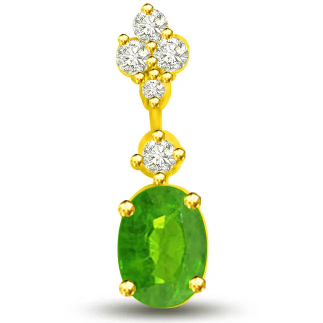 Holding Glamour 0.26 TCW Emerald Diamond Pendants In 18kt Gold