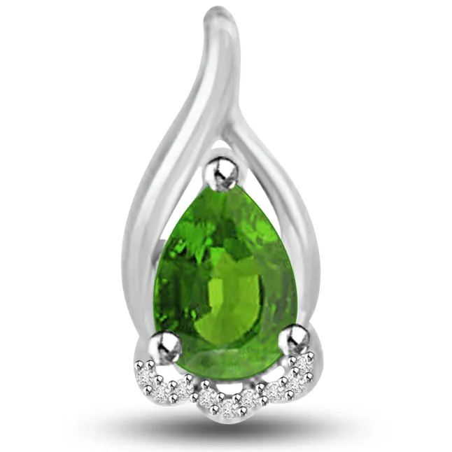 Queen of Emerald 1.09 TCW Emerald Diamond Pendants In 14kt Gold