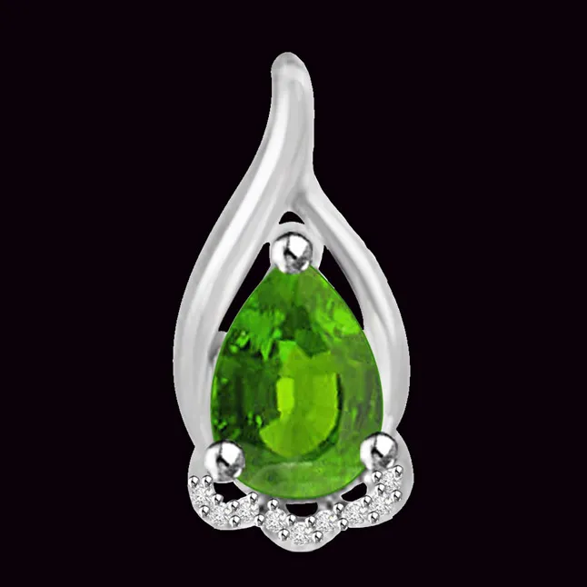 Queen of Emerald 1.09 TCW Real Emerald And Diamond Pendant In 14kt White Gold (P1170)