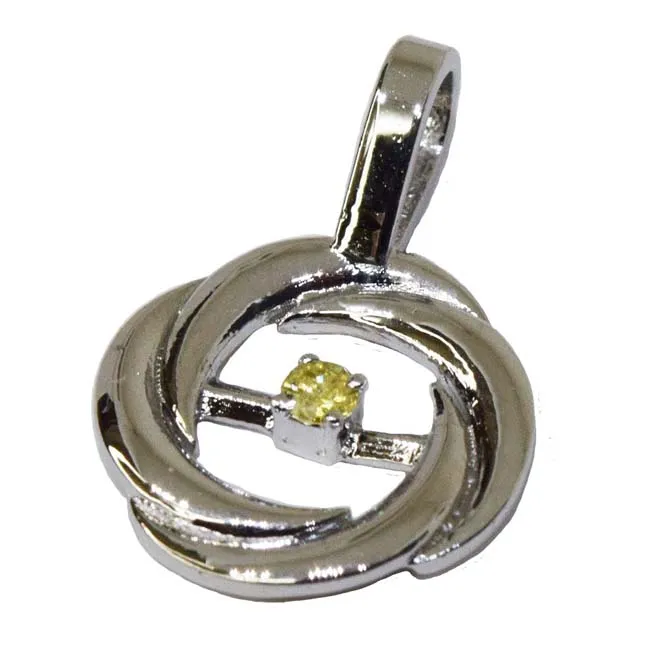 Rising Star Round Circle Shaped Diamond Pendant in 18kt Gold for Women (P1379)