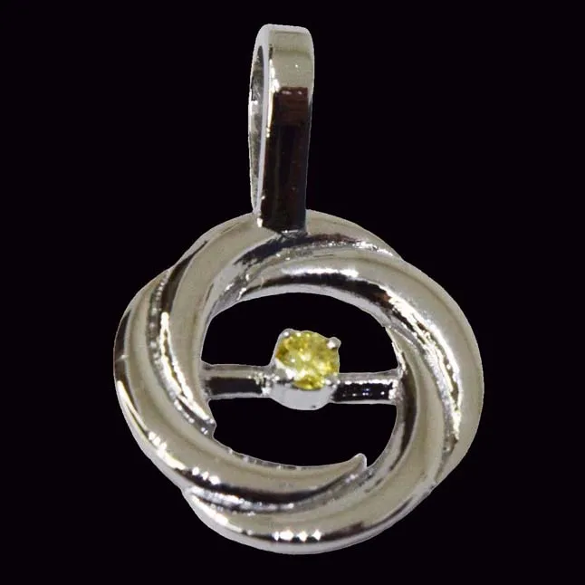Rising Star Round Circle Shaped Diamond Pendant in 18kt Gold for Women (P1379)