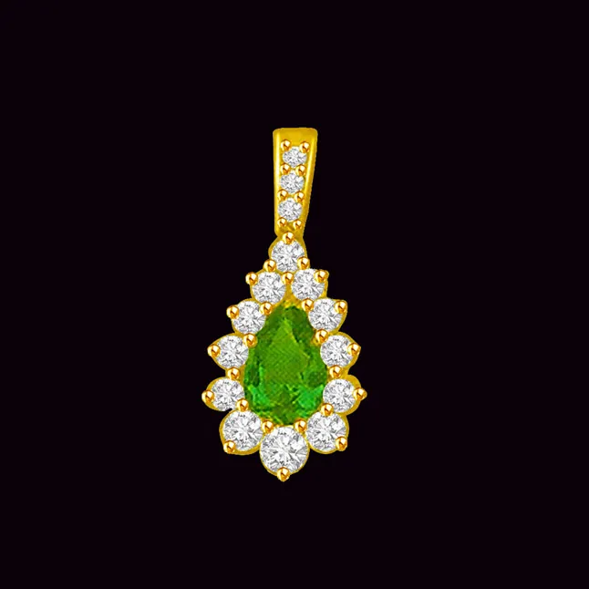Pear Emerald 0.15cts Real Diamond 18kt Yellow Gold Pendant (P692)