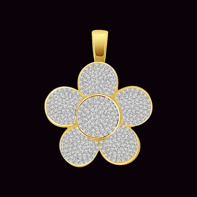 0.65cts Flower Real Diamond Pendant In 18kt Yellow Gold (P705)
