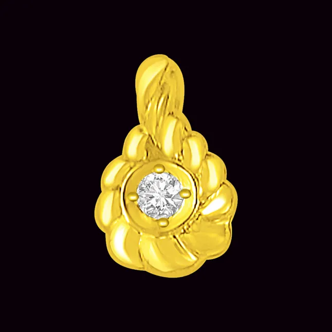 Rope Effect Love Drop -0.09 TCW Diamond embedded in 18kt Yellow Gold -Solitaire