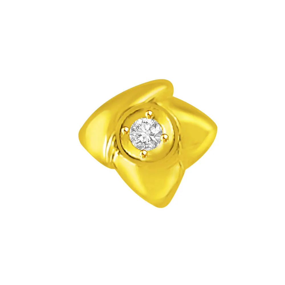 Beautiful Diamond Pendants in 18kt Yellow Gold -Solitaire