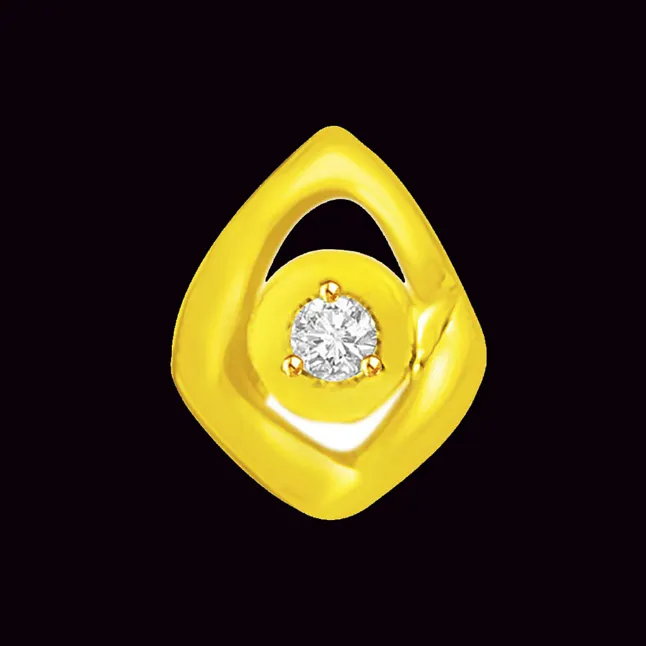 Solitaire Real Diamond Enveloped by 18kt Yellow Gold (P779)