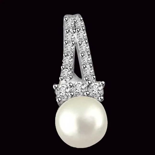 Pearl in the Ocean White Round Real Pearl and Brilliant Diamond Pendant (P816)