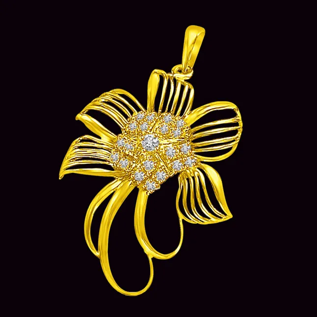 Exotic Flower Shaped Real Diamond & Gold Pendant (P854)
