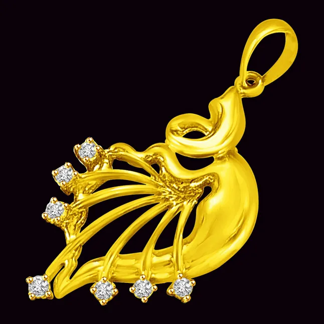 Enamouring Real Diamond & 18kt Yellow Gold Pendant (P856)