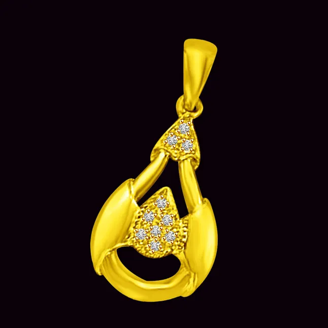 Twisty Affair Real Diamond in Pear Shaped Setting 18k Gold Pendant for My Love (P881)